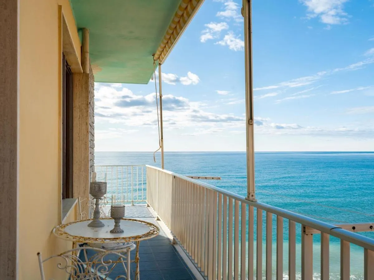 Apartment Pieds Dans L'Eau By Interhome Riva Ligure 0*,